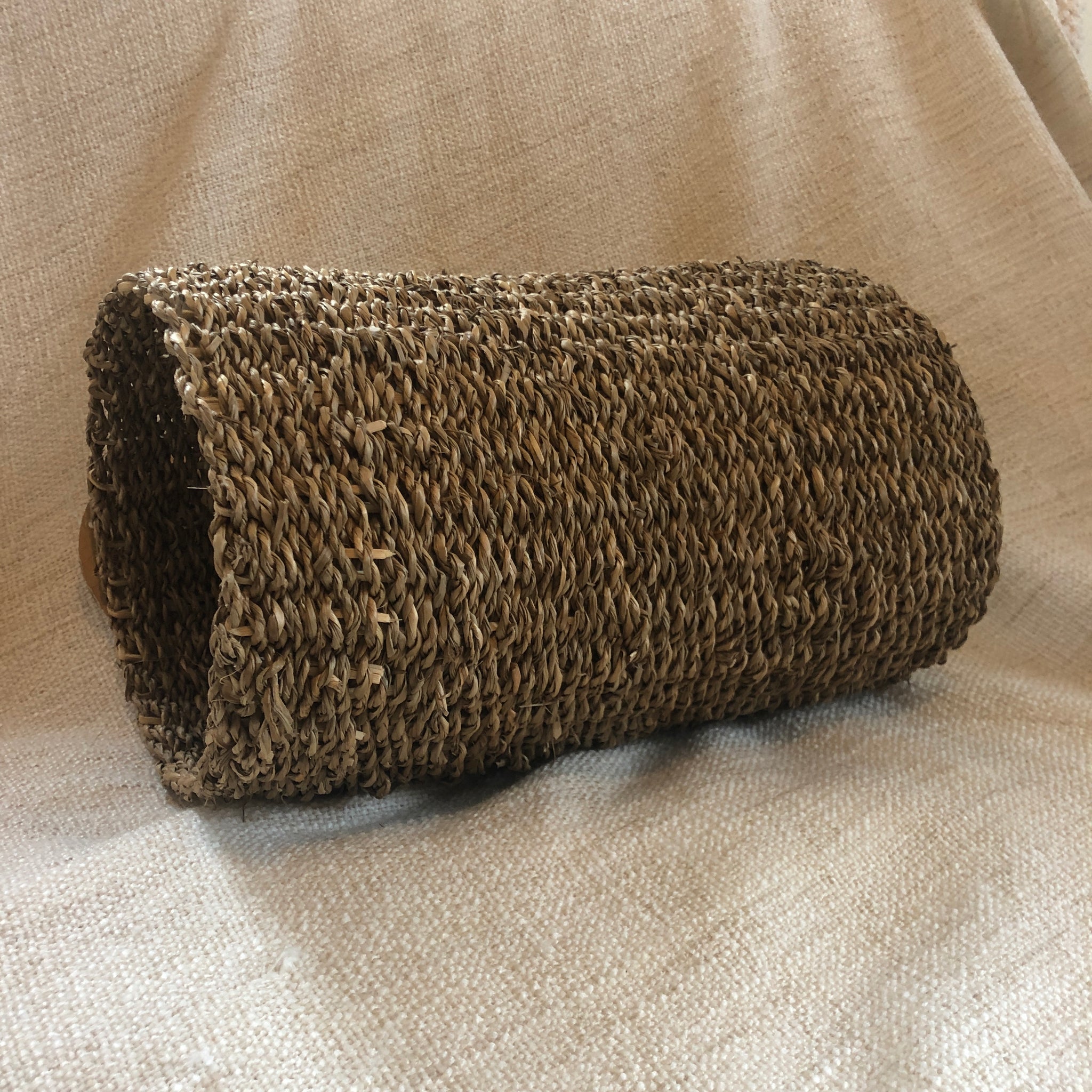 Rosewood rabbit tunnel made of seagrass and rattan, large size.